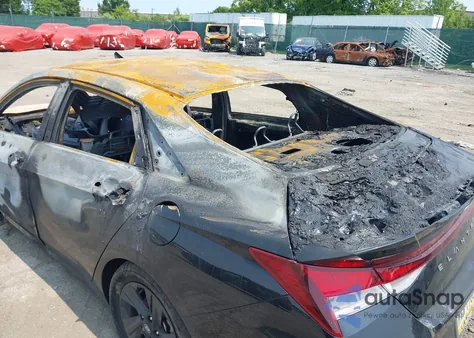 2022 Hyundai Elantra Sel z USA, uszkodzony, nr VIN 5NPLS4AG4NH077183